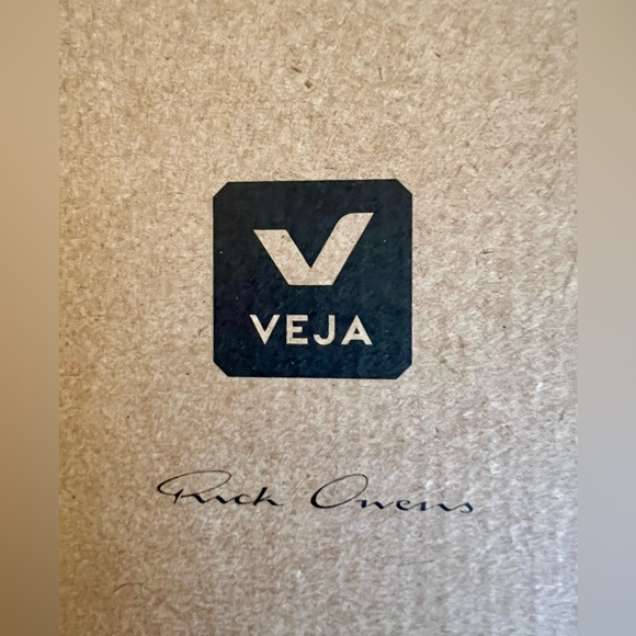 ✨SOLD✨BNIB Collector’s Rick Owens x Veja Sneakers in Butter/Natural 2019 - Picture 15 of 15